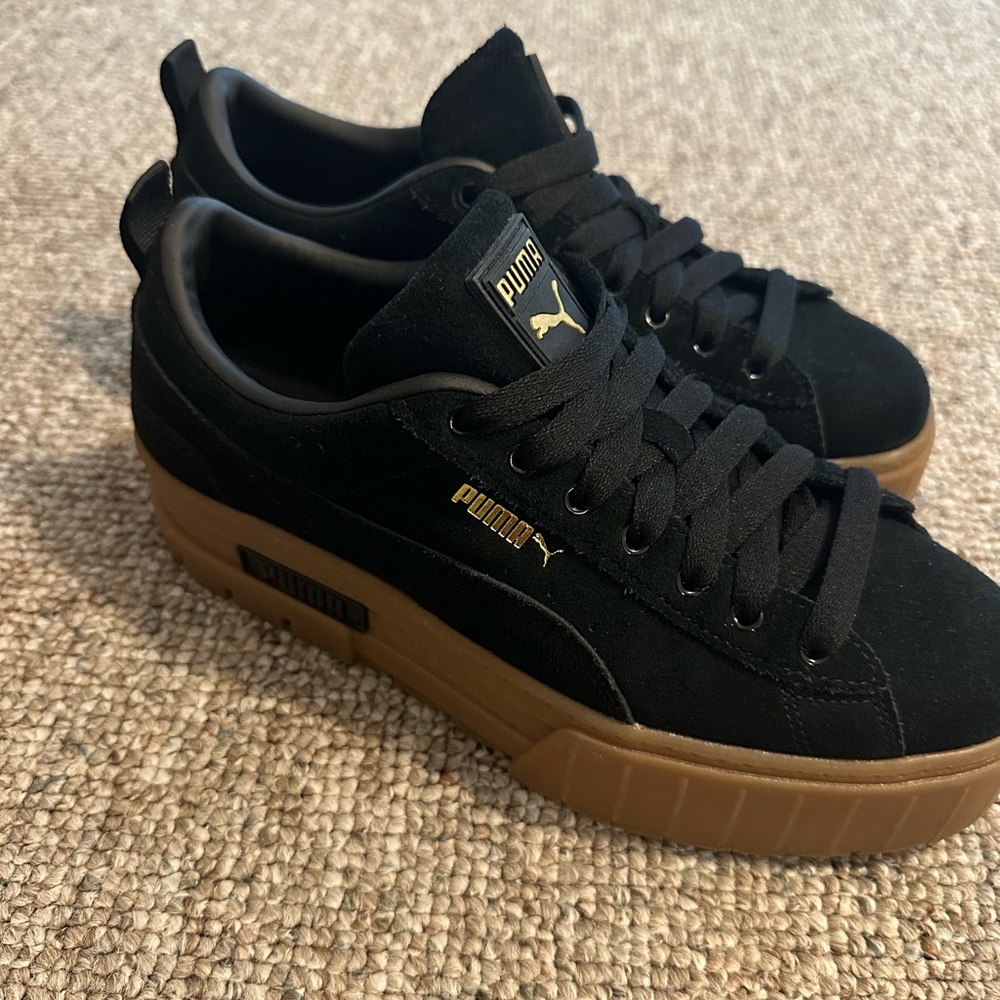 Womens puma sneakers, 9.5, black